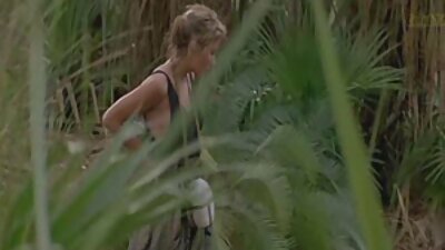 Sie zog ihre Unterwäsche aus und reife sex video fickte vor der Kamera mit einem Kuss.