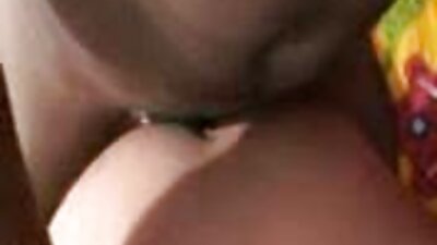 Russisches Model fickt nach dem Masturbieren mit einem reife mütter tube Kuss.