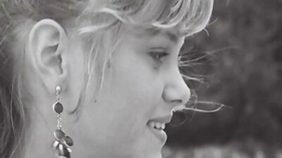 Heißes asiatisches Mädchen mit alte frauen sex video einem Kuss im Whirlpool.