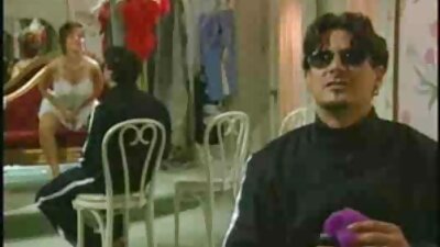 dünnes Teen stöhnt von einem großen Penis in einer reife sex tube Muschi