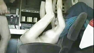 Ungezügeltes Mädchen fickt mit einem Männerkuss alte frauen sex video auf der Straße