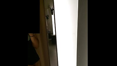 Ich reparierte das Telefon und legte den Nachbarn sexvideos mit reifen frauen auf den Phallus.