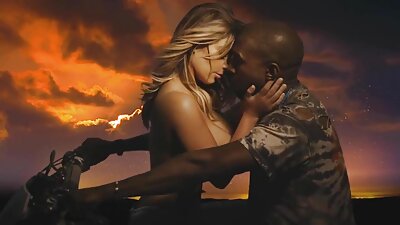 Mädchen schließt sich dem Geschlecht reife titten tube eines jungen paares an