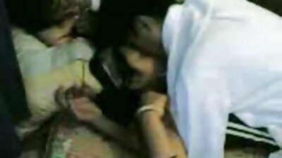 Hausgemachter Kerl fickt ein Mädchen mit einem Kuss videos reife frauen auf die Muschi