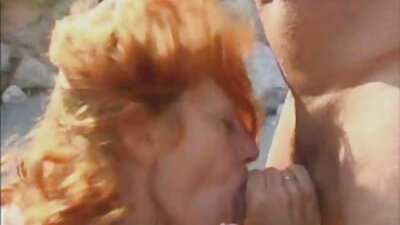 Eine Frau mit einem großen Arsch fickt im video von reifen frauen Laden